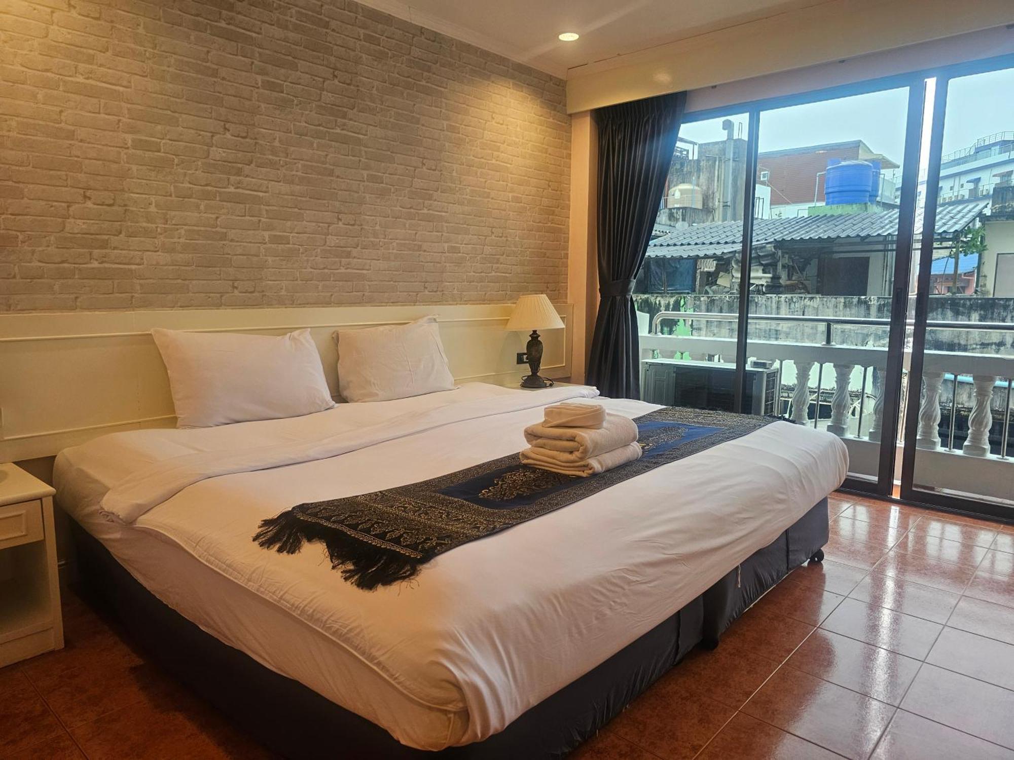 Patong Central Residence And Apartment Quarto foto