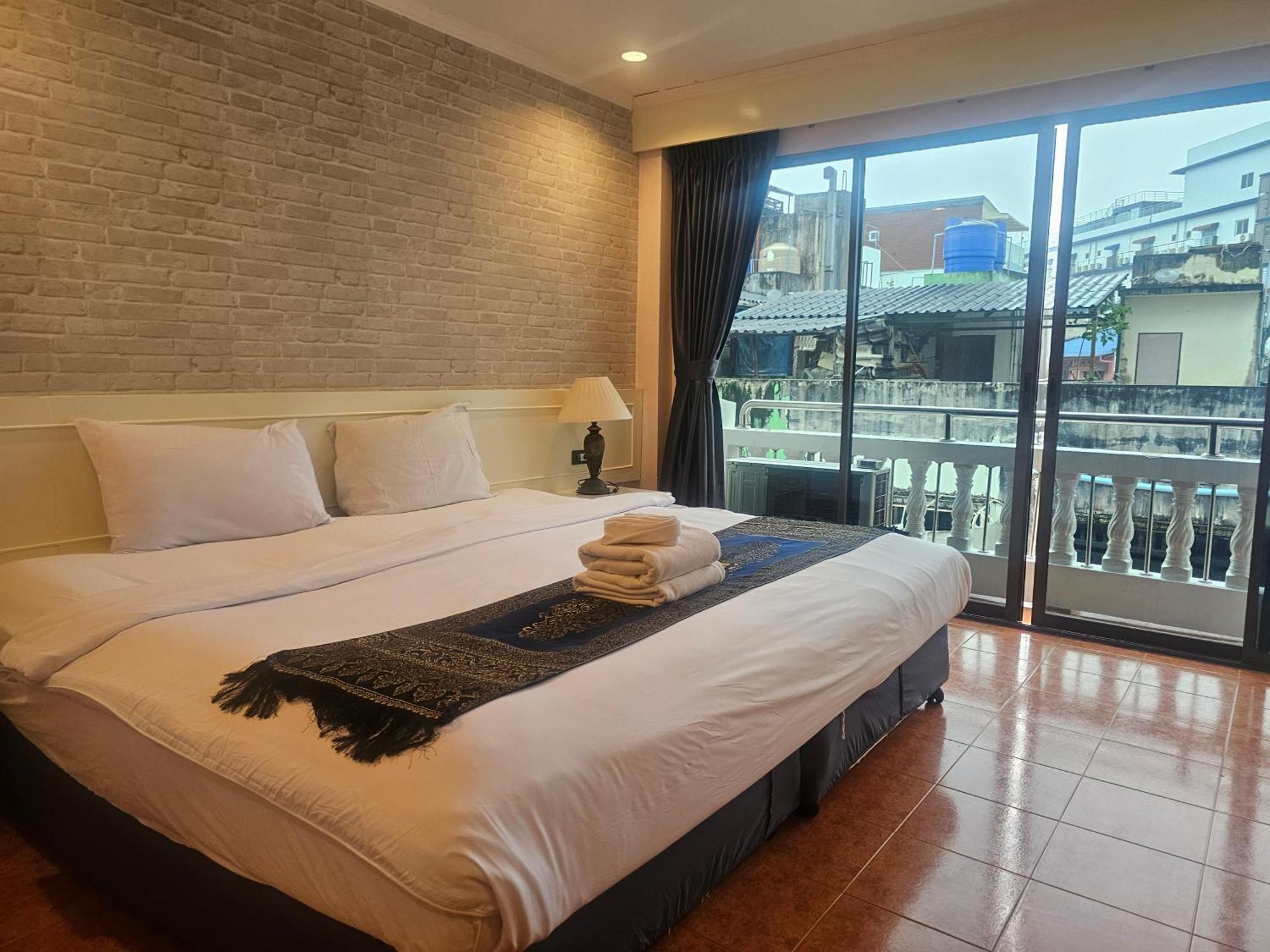 Patong Central Residence And Apartment Quarto foto